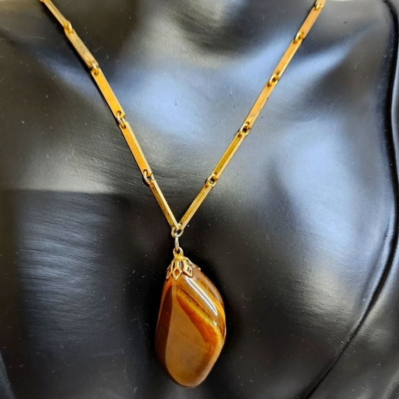 Vintage Jewelry - Vintage 70s Gold-Plated Tiger’s Eye Pendant Necklace Bold Chunky Chain Statement